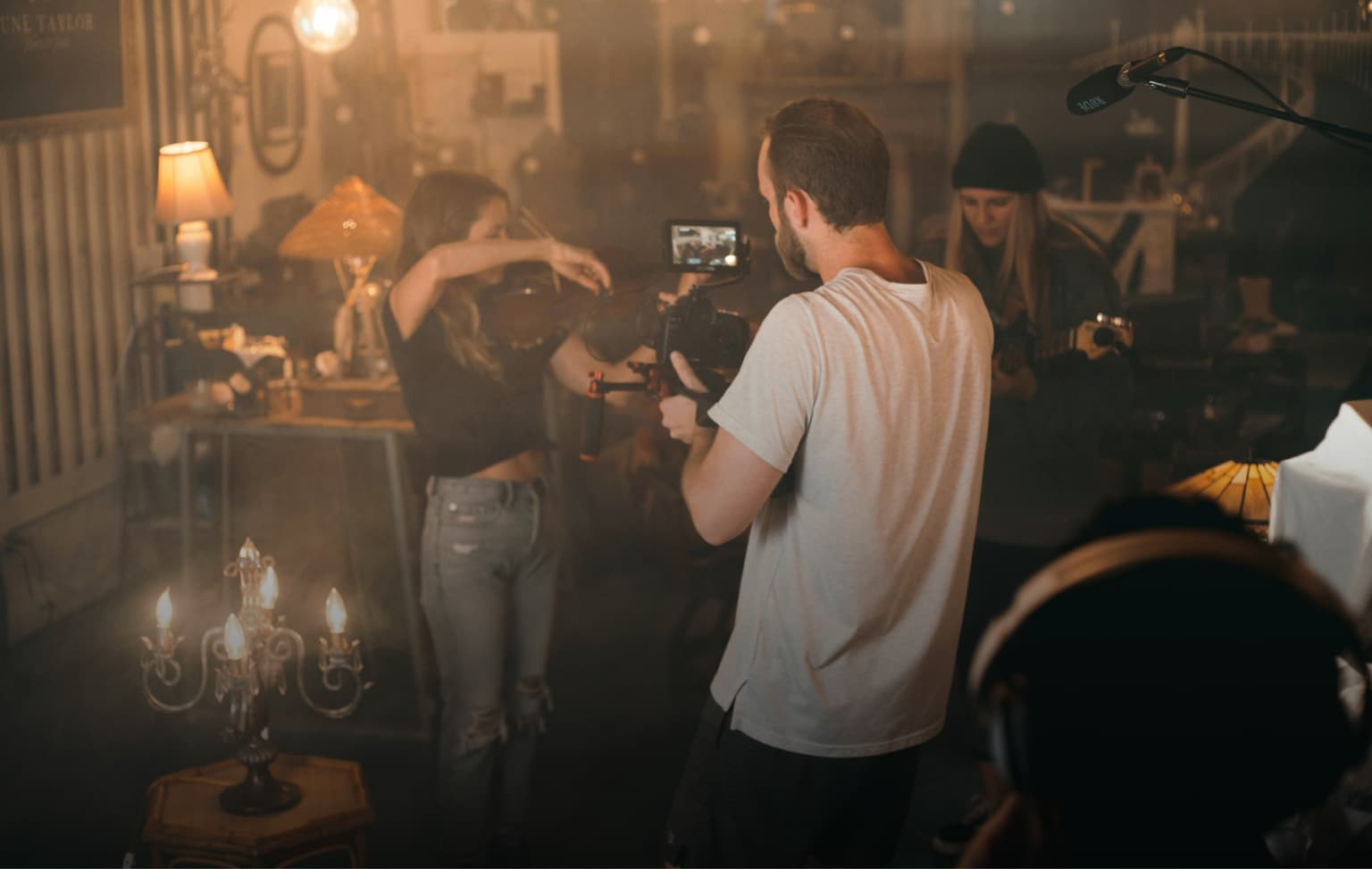 bg image https://cebytb37gqewrsv4.public.blob.vercel-storage.com/atlanta-film-industry-internship-program-header-gDOPRlXKTml3Jh0LElXgKf3Gt0CAWf.jpg