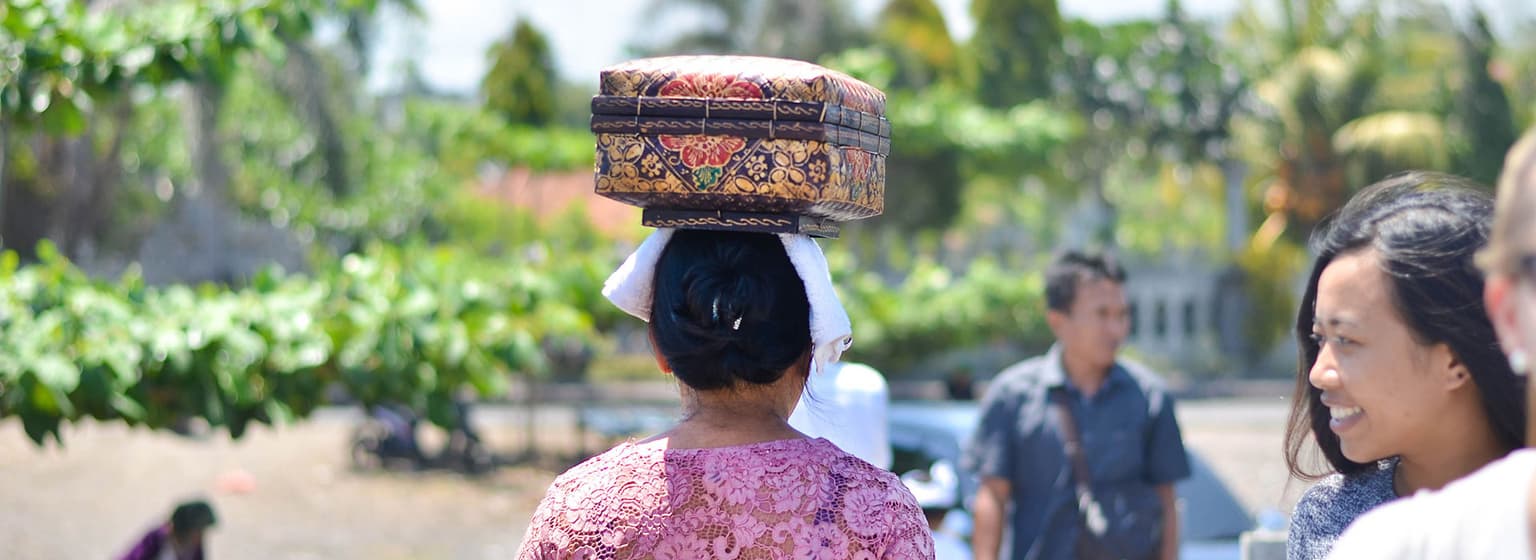 bg image https://cebytb37gqewrsv4.public.blob.vercel-storage.com/bali-summer-course-indonesia-28172-fxrVjAhkJofuxK4OCnc5WmzI8q4ekF.jpg