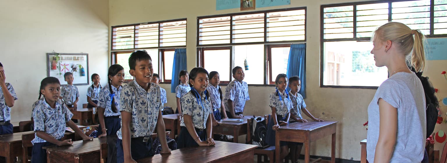 bg image https://cebytb37gqewrsv4.public.blob.vercel-storage.com/bali-volunteer-indonesia-2037-sXO3fmE1qrf6qJoCZYbgCdGlaZQZKQ.jpg