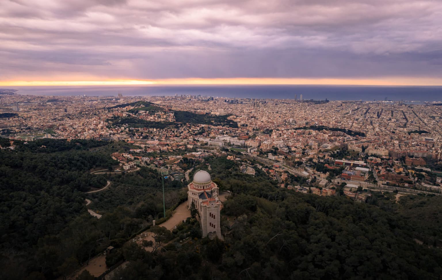 bg image https://cebytb37gqewrsv4.public.blob.vercel-storage.com/barelona-internship-position-2-program-header-1-bqjaSBOUv0Y0hso94F8Ndv6K9UtkV8.jpg