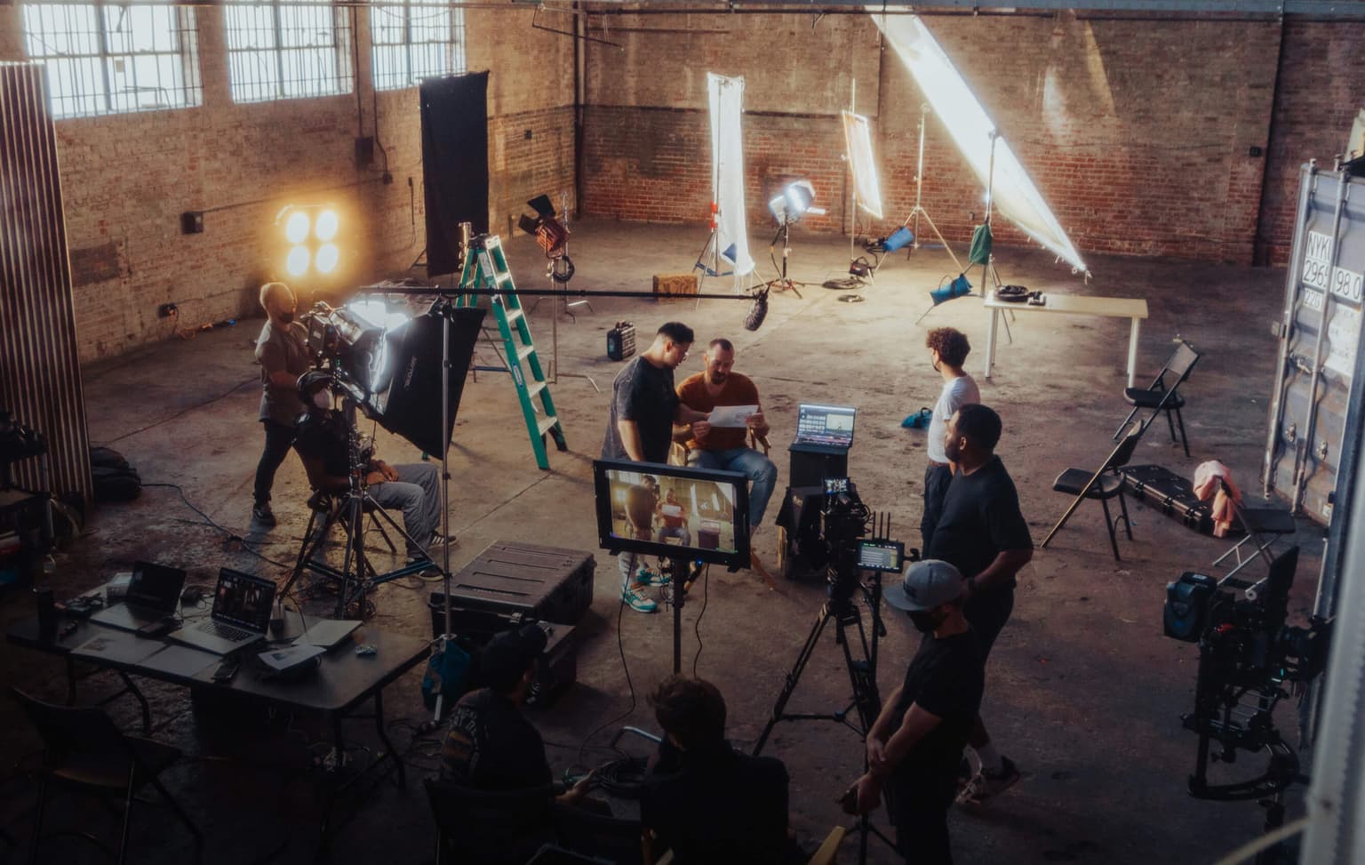 bg image https://cebytb37gqewrsv4.public.blob.vercel-storage.com/boston-video-production-internship-header-zPTafB9zNxYZFniMjEZYavSw4p52tk.jpg