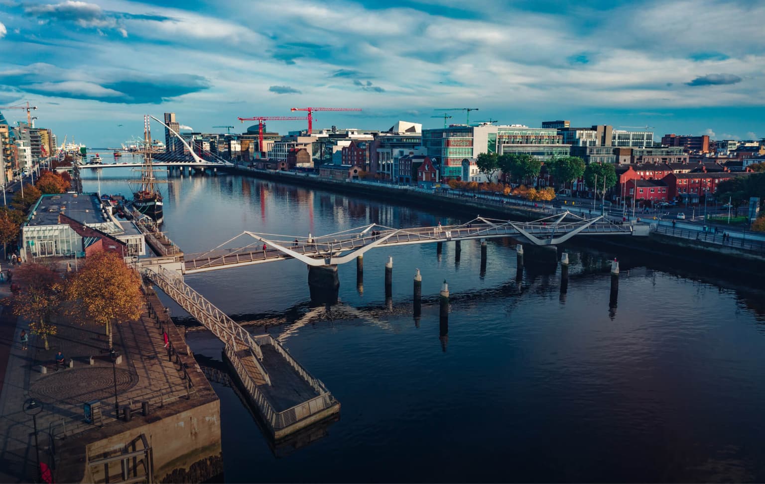 bg image https://cebytb37gqewrsv4.public.blob.vercel-storage.com/dublin-business-internship-program-header-PbOnCJM8bBJSlR8id9h4wOiuoM8hiO.jpg