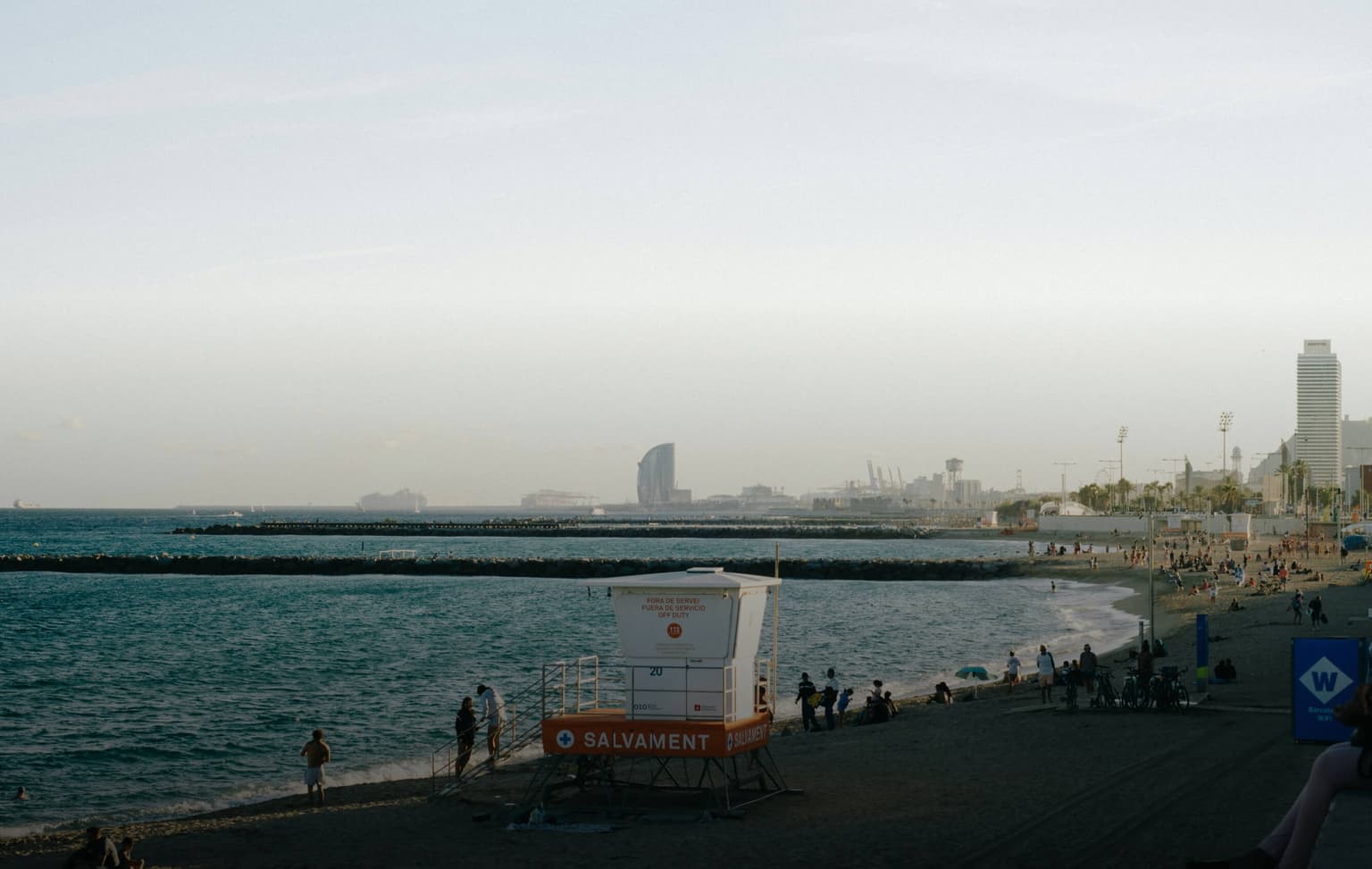 bg image https://cebytb37gqewrsv4.public.blob.vercel-storage.com/internship-barcelona-content-program-header-JuELNRJMuad56G7bIwniL47Wj33ms9.jpg