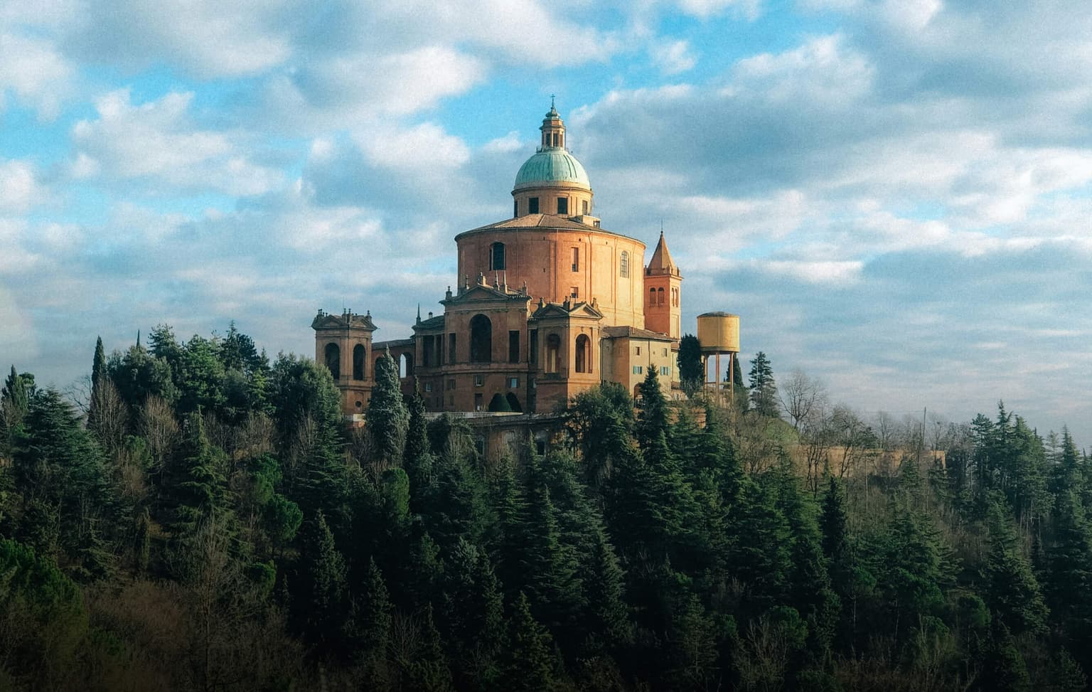 bg image https://cebytb37gqewrsv4.public.blob.vercel-storage.com/italy-internship-header-01%20%281%29-kcpxelwfakOZSxmMv0Qwzr5P2IJXt4.jpg