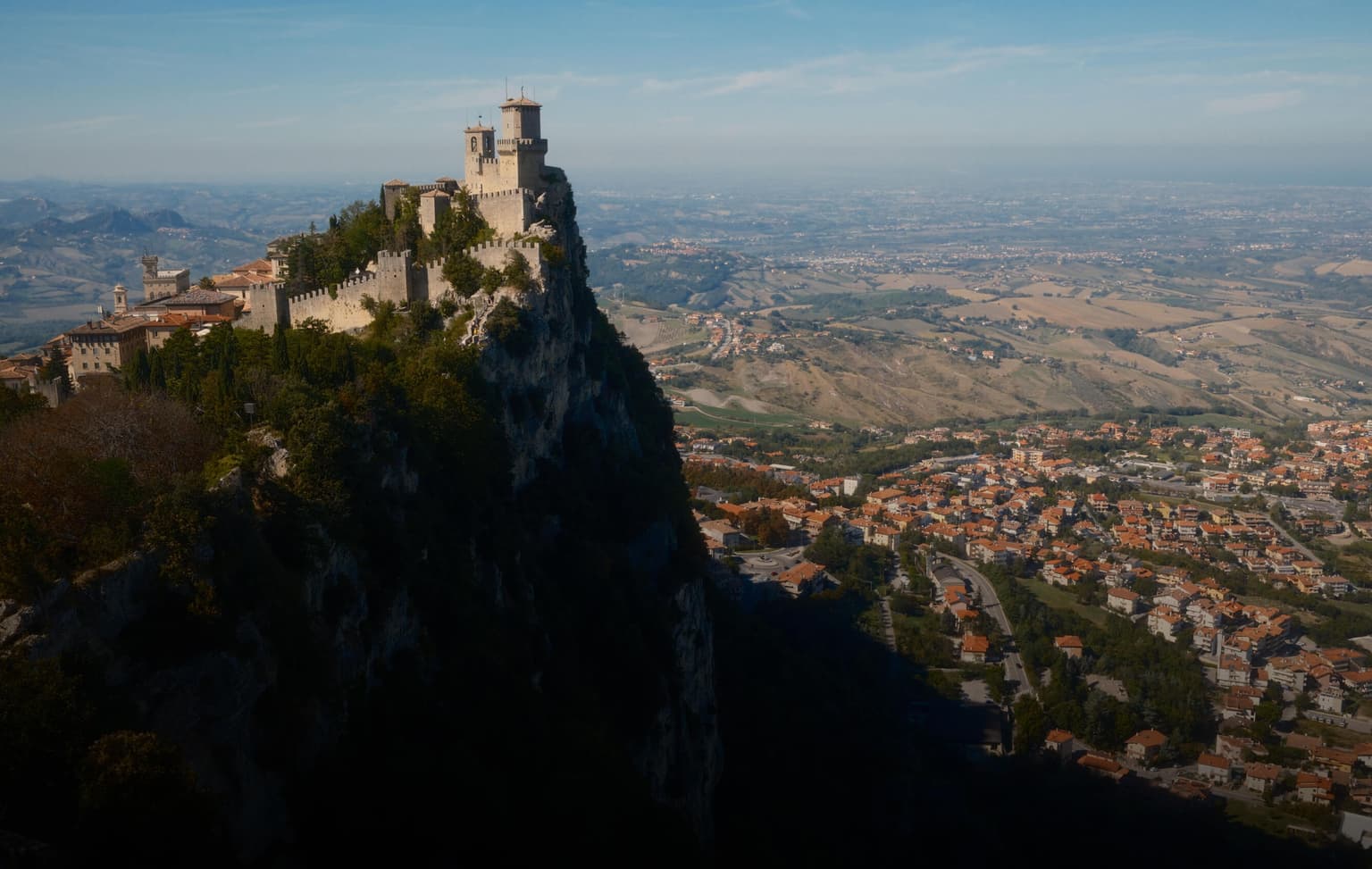 bg image https://cebytb37gqewrsv4.public.blob.vercel-storage.com/italy-internship-header-02-d8APFTc0Ktxa54BJmPXb0XAbLdXct4.jpg